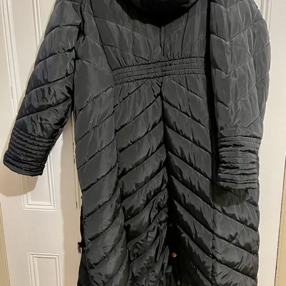 Steve Madden Women's Black Puffer Coat - Picture 2 of 3